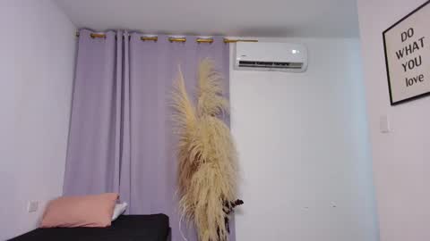 Snapshot of aa_xel chatting on 10-26-25, 02:50 Axel online show from 10-26-25, 02:50