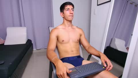 Snapshot of aa_xel chatting on 10-30-25, 01:51 Axel online show from 10-30-25, 01:51