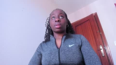  Sara      online show from 02-05-25, 11:44