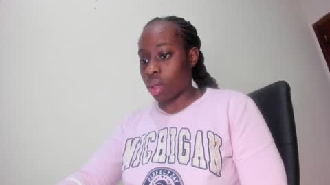  Sara      online show from 02-07-25, 10:40