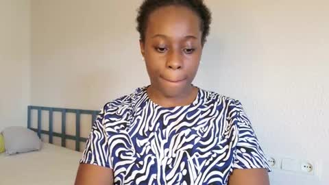  Sara      online show from 11-06-25, 11:44