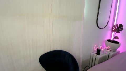 Snapshot of aaliyahlayla chatting on 12-29-24, 01:34 Aaliyahlayla online show from 12-29-24, 01:34