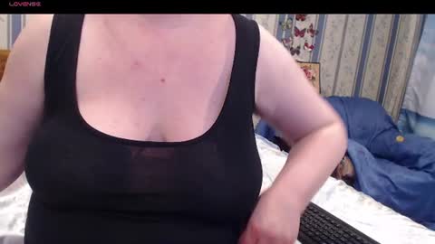 Snapshot of aamarillis chatting on 07-07-26, 06:12 NINA online show from 07-07-26, 06:12