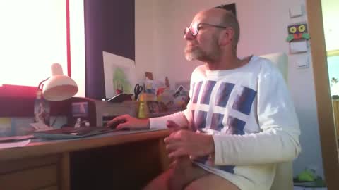 Snapshot of aamigo68 chatting on 12-19-24, 10:34 Amigo68 online show from 12-19-24, 10:34
