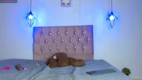 Snapshot of aaron_antonella_mds chatting on 02-19-25, 11:14 Aaron y Antonella online show from 02-19-25, 11:14