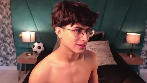 Aaron Ezequiel online show from 06-14-26, 01:13