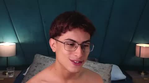 Aaron Ezequiel online show from 06-21-26, 12:41
