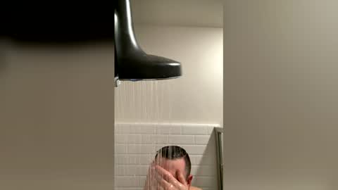 Snapshot of aaron_j2012 chatting on 06-07-26, 01:21 aaron_j2012 online show from 06-07-26, 01:21