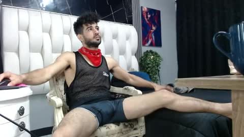 aaron_jones_1 online show from 04-16-26, 10:12