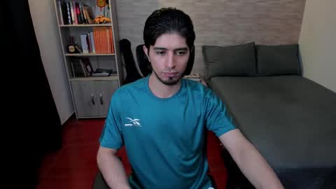 Snapshot of aaron_paul_ chatting on 02-18-25, 08:03 Aaron online show from 02-18-25, 08:03