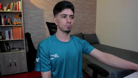 Snapshot of aaron_paul_ chatting on 02-26-25, 11:15 Aaron online show from 02-26-25, 11:15