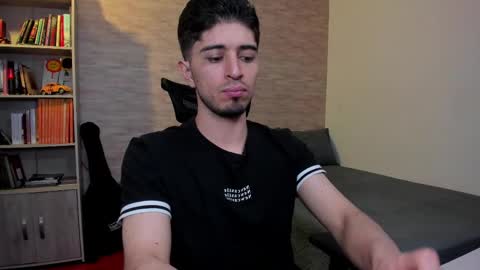 Snapshot of aaron_paul_ chatting on 03-03-25, 05:50 Aaron online show from 03-03-25, 05:50