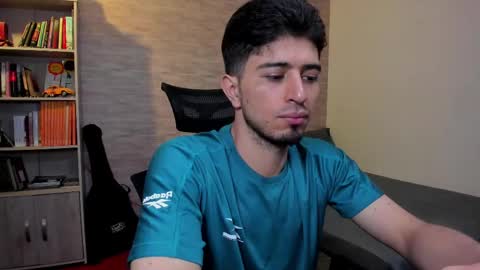 Snapshot of aaron_paul_ chatting on 03-07-25, 09:17 Aaron online show from 03-07-25, 09:17