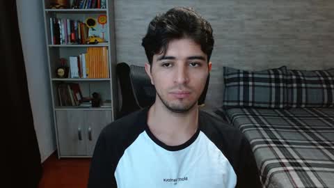 Snapshot of aaron_paul_ chatting on 11-07-25, 06:30 Aaron online show from 11-07-25, 06:30