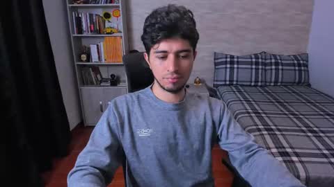 Snapshot of aaron_paul_ chatting on 11-16-25, 05:18 Aaron online show from 11-16-25, 05:18