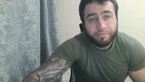 Snapshot of aaron_royal chatting on 10-26-25, 06:25 Davin tayl online show from 10-26-25, 06:25