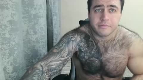 Snapshot of aaron_royal chatting on 11-25-25, 04:29 Davin tayl online show from 11-25-25, 04:29