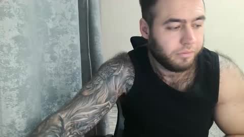 Snapshot of aaron_royal chatting on 12-17-25, 05:19 Davin tayl online show from 12-17-25, 05:19