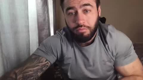 Snapshot of aaron_royal chatting on 05-11-26, 04:40 Davin tayl online show from 05-11-26, 04:40