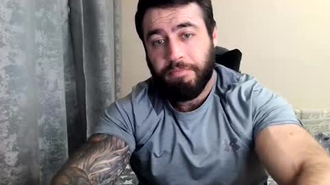 Snapshot of aaron_royal chatting on 06-04-26, 04:35 Davin tayl online show from 06-04-26, 04:35