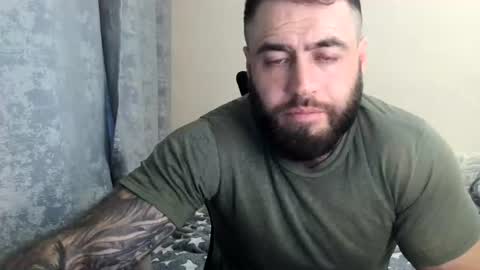 Snapshot of aaron_royal chatting on 06-12-26, 03:33 Davin tayl online show from 06-12-26, 03:33