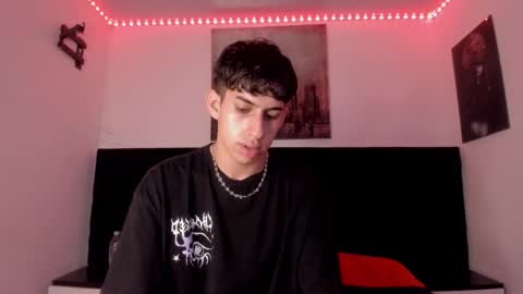 Aron online show from 11-26-25, 06:42