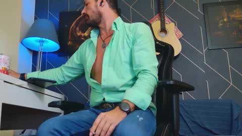 Aaron online show from 09-17-25, 06:37