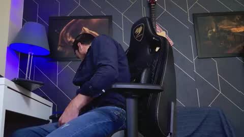 Aaron online show from 11-19-25, 08:14