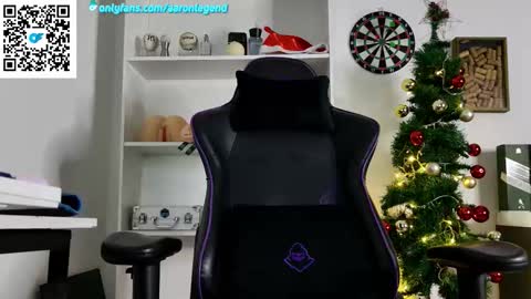 Snapshot of aaronlegend chatting on 12-21-25, 09:11 Aaron online show from 12-21-25, 09:11