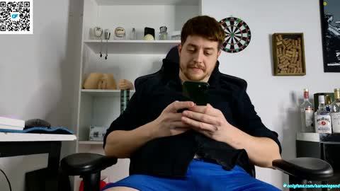 Snapshot of aaronlegend chatting on 05-19-26, 05:25 Aaron online show from 05-19-26, 05:25