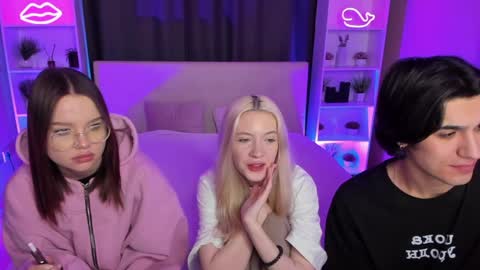 Fiona and Harry online show from 01-25-25, 02:25