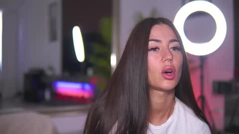 Snapshot of abbela_white chatting on 05-12-26, 06:32 Alexa online show from 05-12-26, 06:32