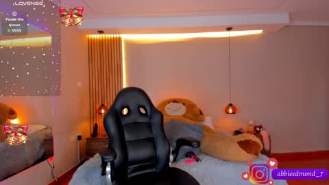 Abbie Edmond  online show from 12-24-24, 04:44