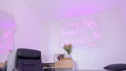 Snapshot of abby_me chatting on 12-17-24, 02:55 A B B Y online show from 12-17-24, 02:55