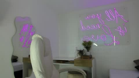 Snapshot of abby_me chatting on 12-21-24, 11:01 A B B Y online show from 12-21-24, 11:01