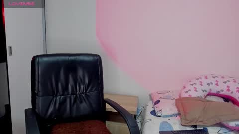 Snapshot of abby_saenz01 chatting on 12-27-24, 01:43 Abby Saenz online show from 12-27-24, 01:43