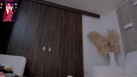 Snapshot of abby_yons chatting on 11-12-25, 12:38 Abby online show from 11-12-25, 12:38