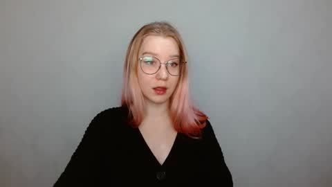 Snapshot of abbymoore__ chatting on 12-16-24, 09:03 Abby Lovense is active online show from 12-16-24, 09:03