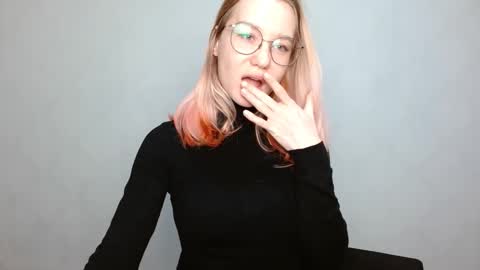 Snapshot of abbymoore__ chatting on 12-26-24, 02:05 Abby Lovense is active online show from 12-26-24, 02:05