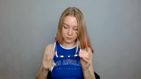 Snapshot of abbymoore__ chatting on 01-03-25, 12:41 Abby Lovense is active online show from 01-03-25, 12:41