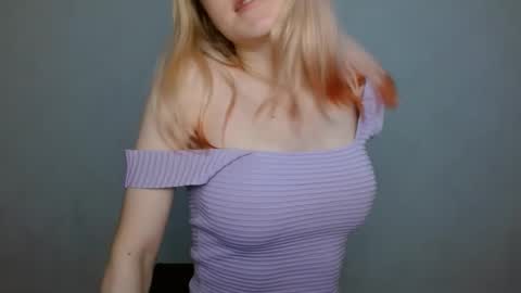 Snapshot of abbymoore__ chatting on 01-10-25, 11:22 Abby Lovense is active online show from 01-10-25, 11:22