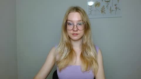 Snapshot of abbymoore__ chatting on 09-24-25, 09:12 Abby Lovense is active online show from 09-24-25, 09:12