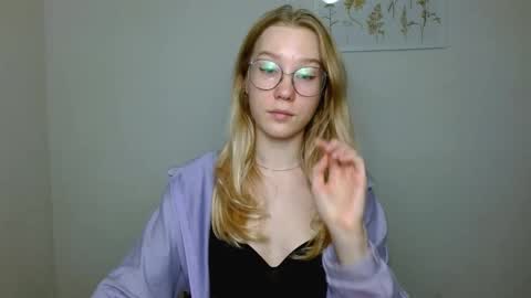 Snapshot of abbymoore__ chatting on 10-07-25, 11:40 Abby Lovense is active online show from 10-07-25, 11:40