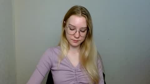 Abby Lovense is active online show from 11-15-25, 09:39