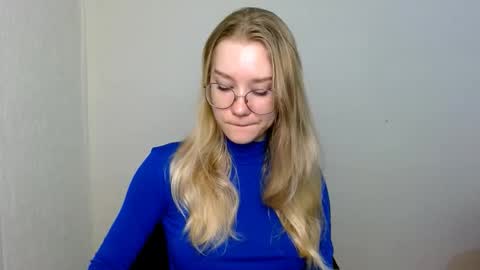 Abby Lovense is active online show from 11-26-25, 09:10