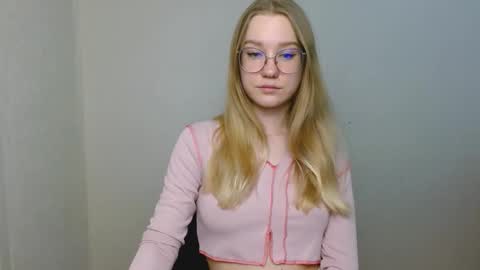 Abby Lovense is active online show from 02-18-26, 02:35