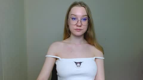 Abby Lovense is active online show from 02-26-26, 11:31