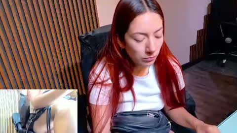 Snapshot of abbystones chatting on 06-10-26, 11:31 Abby Stones online show from 06-10-26, 11:31