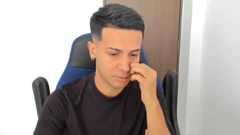 Independence model AbelAsburgo online show from 12-07-24, 07:32