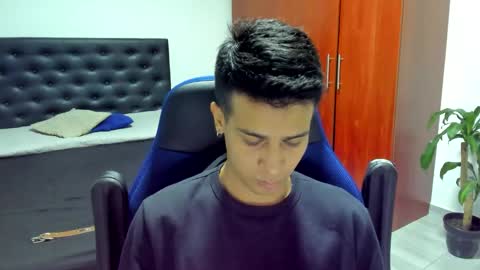 Independence model AbelAsburgo online show from 10-23-25, 02:44